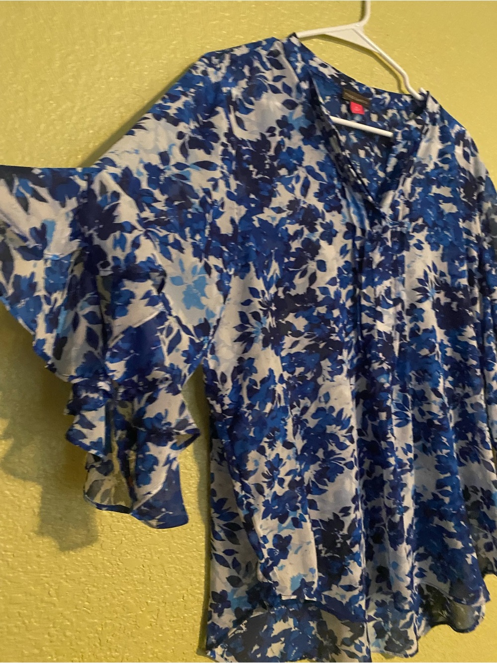 Vince Camuto Blue Floral Ruffle-Sleeve Blouse Ruffled sleeve